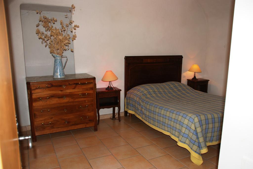 Les Jardins Du Mas Evesque Bed & Breakfast Rousson  Oda fotoğraf