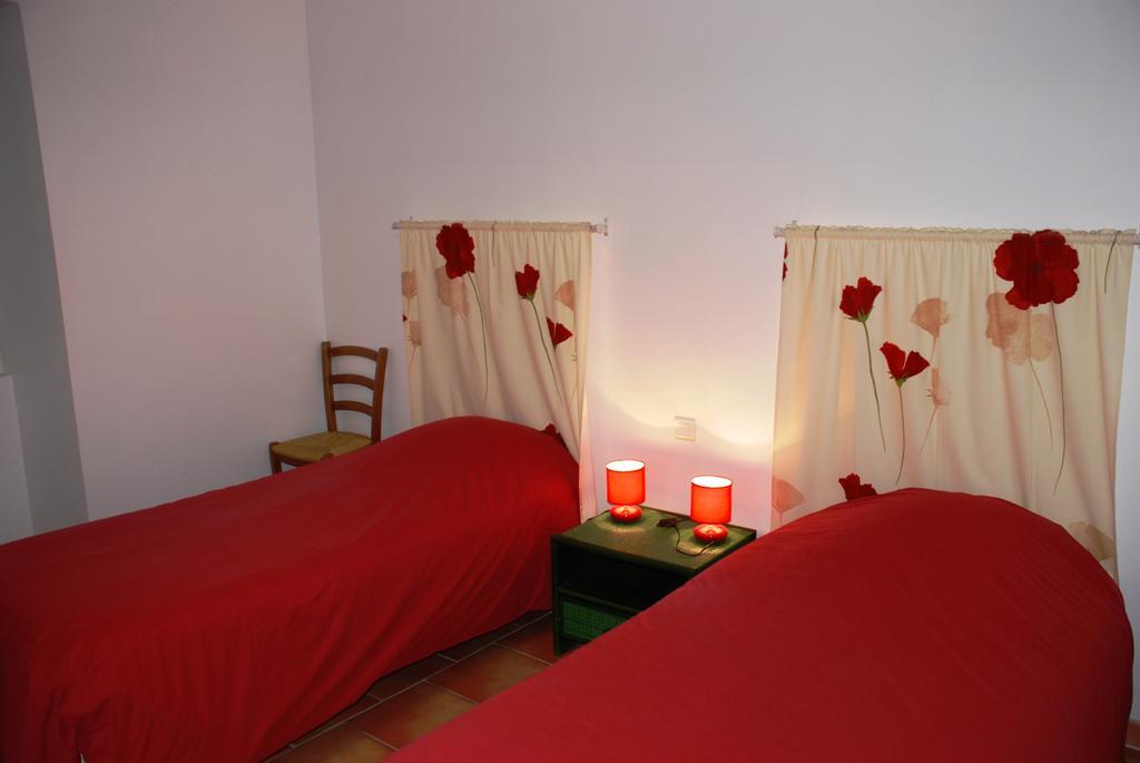 Les Jardins Du Mas Evesque Bed & Breakfast Rousson  Oda fotoğraf